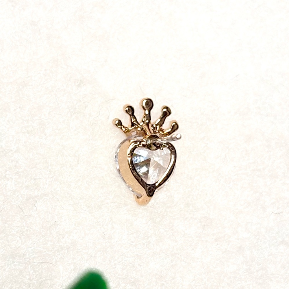Gold Crown‎ Heart Earrings - Picture 14 of 14